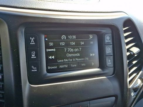 Used 2017 Jeep Cherokee Latitude AWD/4WD image 16