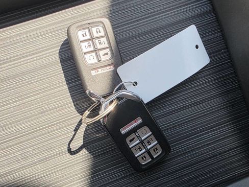 Used 2023 Honda Odyssey Elite image 35