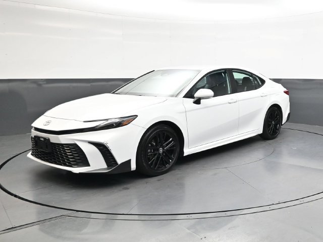 Used 2025 Toyota Camry SE FWD image 9