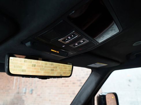 Used 2025 Land Rover Defender 110 image 72