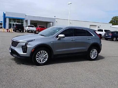 Used 2024 Cadillac XT4 Luxury w/ Cold Weather Package image 4