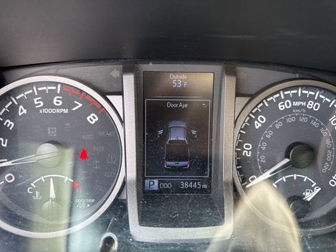 Used 2021 Toyota Tacoma TRD Sport w/ TRD Premium Sport Package image 5