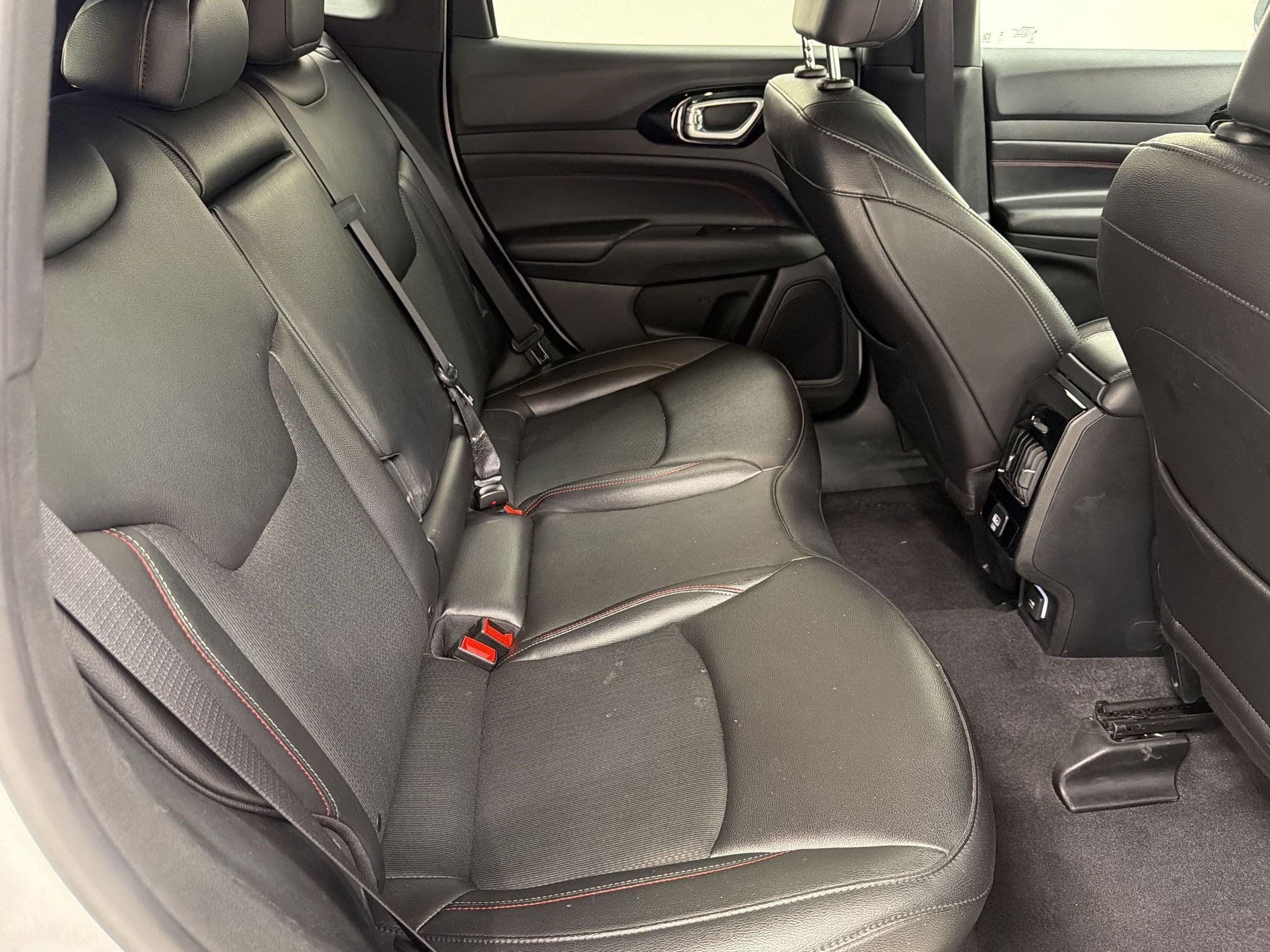 Used 2024 Jeep Compass Trailhawk AWD/4WD image 27