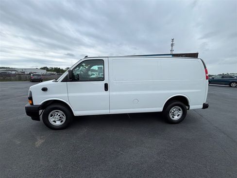 Used 2022 Chevrolet Express 2500 w/ Driver Convenience Package RWD image 2