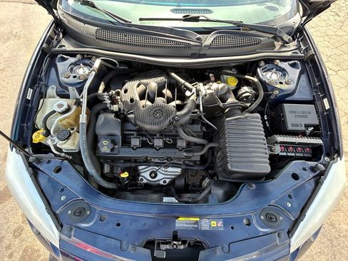 Used 2005 Chrysler Sebring Touring w/ Electronics Convenience Group FWD image 11