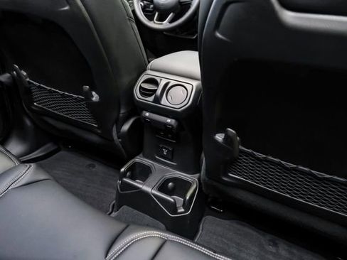 Used 2024 Jeep Wrangler Unlimited Rubicon w/ Technology Group image 95