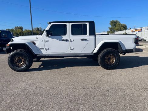 Used 2020 Jeep Gladiator Overland image 2