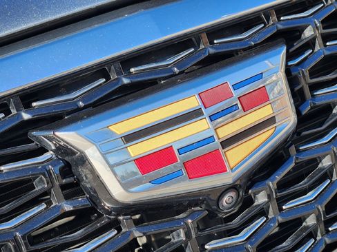 Used 2025 Cadillac XT4 Premium Luxury image 12