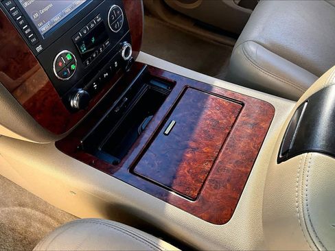 Used 2014 Chevrolet Suburban LTZ image 16