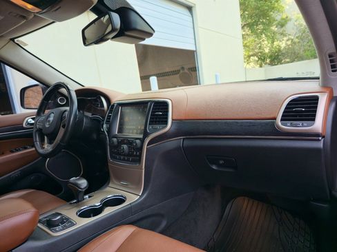 Used 2015 Jeep Grand Cherokee Summit w/ Platinum Series Group image 28