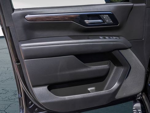 Used 2025 Chevrolet Tahoe Z71 AWD/4WD image 26