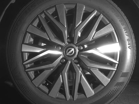 Used 2025 Nissan Altima 2.5 SV FWD image 12