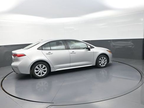 Used 2022 Toyota Corolla LE FWD image 10
