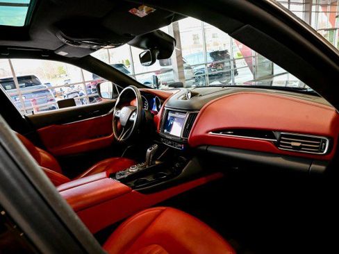 Used 2020 Maserati Levante image 27