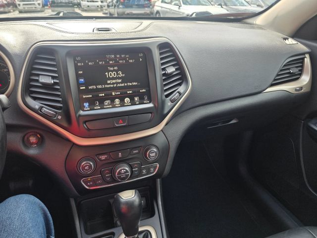 Used 2017 Jeep Cherokee Limited FWD image 16