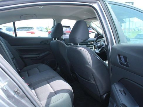 Used 2025 Nissan Altima 2.5 SV FWD image 13