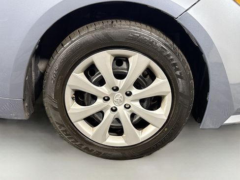 Used 2021 Toyota Corolla LE FWD image 31