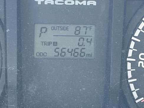 Used 2016 Toyota Tacoma SR image 27