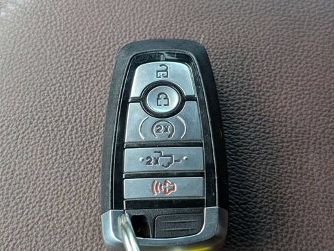 Used 2022 Ford F150 Lariat AWD/4WD image 35