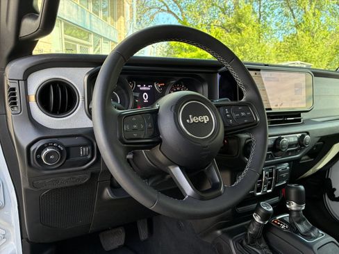 Used 2025 Jeep Wrangler Unlimited Sport AWD/4WD image 33
