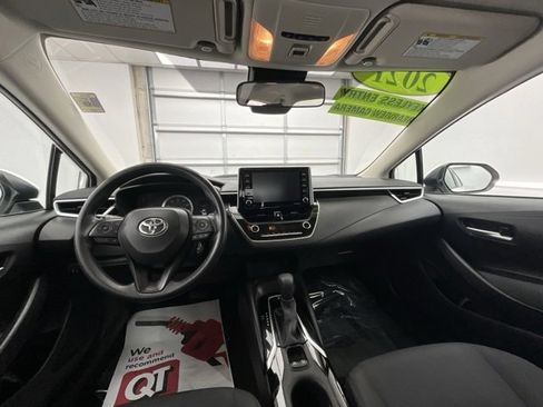 Used 2021 Toyota Corolla LE image 4