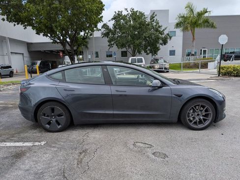 Used 2021 Tesla Model 3 Standard Range RWD image 4