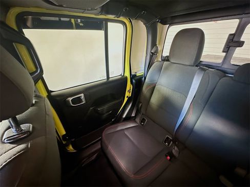 Used 2023 Jeep Gladiator Rubicon image 12