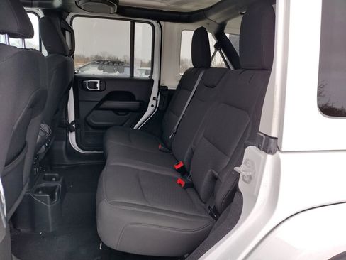 Used 2023 Jeep Wrangler Sahara image 12