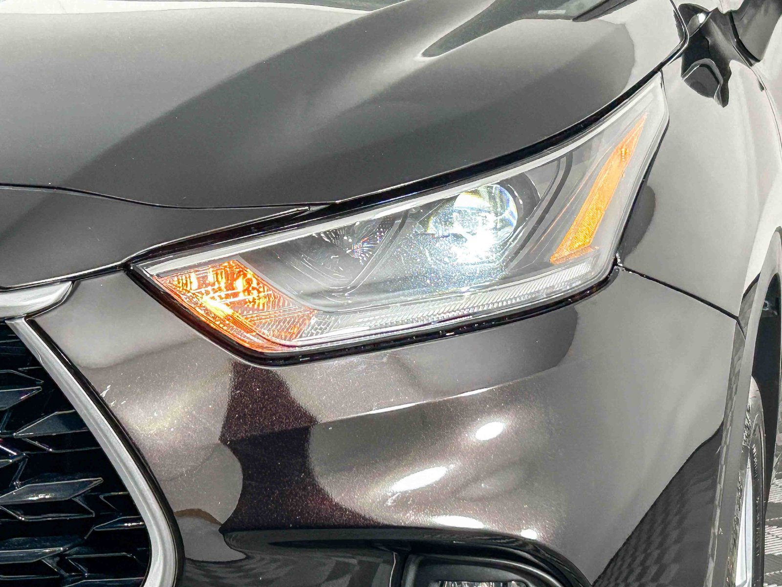 Used 2021 Toyota Highlander LE FWD image 4