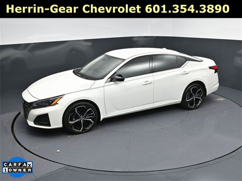 Used 2024 Nissan Altima 2.5 SR image 32