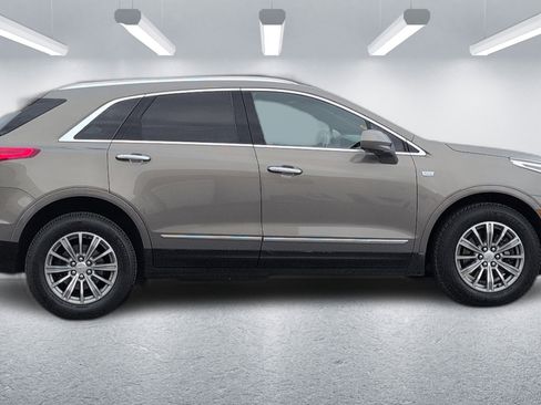 Used 2018 Cadillac XT5 Luxury w/ Driver Awareness Package image 8