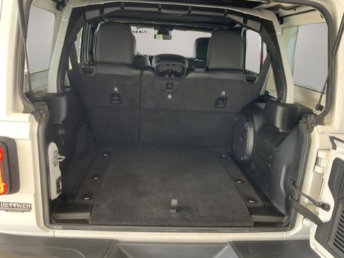 Used 2025 Jeep Wrangler Unlimited Rubicon AWD/4WD image 12