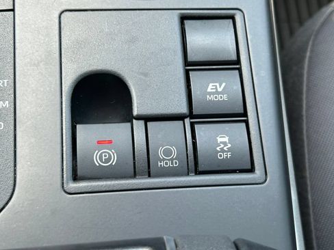 Used 2023 Toyota Highlander LE FWD image 30
