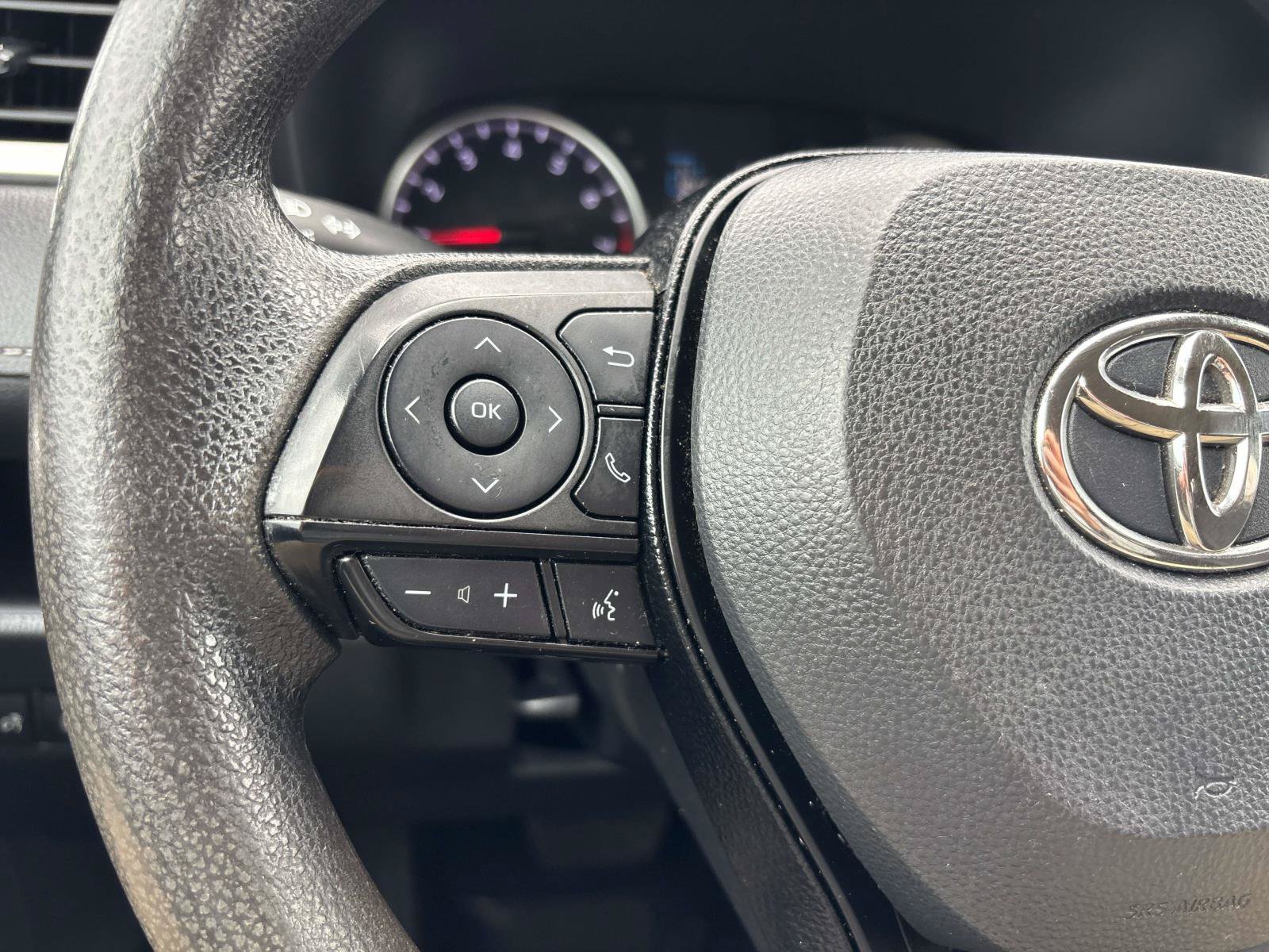Used 2021 Toyota RAV4 LE AWD/4WD image 17