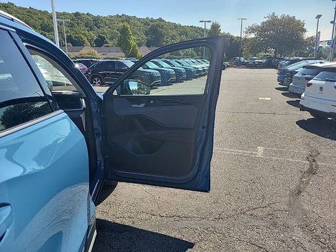 New 2025 Volkswagen Tiguan SE image 38