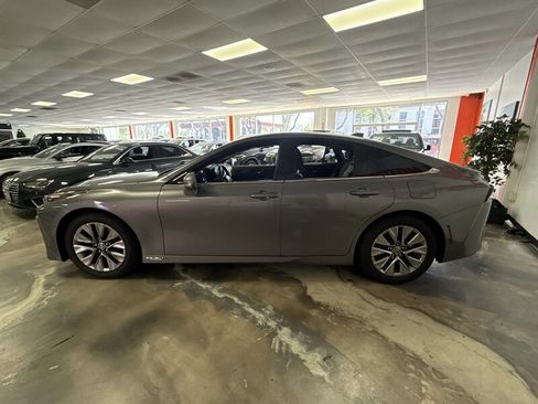 Used 2022 Toyota Mirai XLE w/ Advanced Technology Package image 4