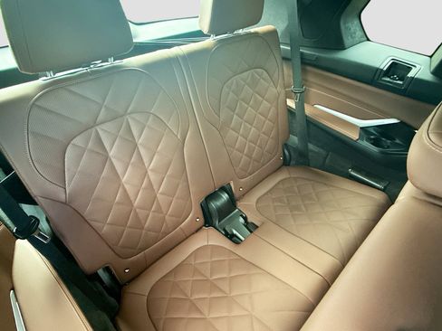 Used 2025 BMW X7 xDrive40i w/ M Sport Package image 29