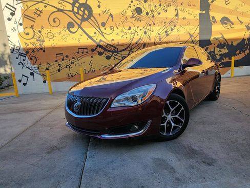Used 2017 Buick Regal Sport Touring FWD image 4