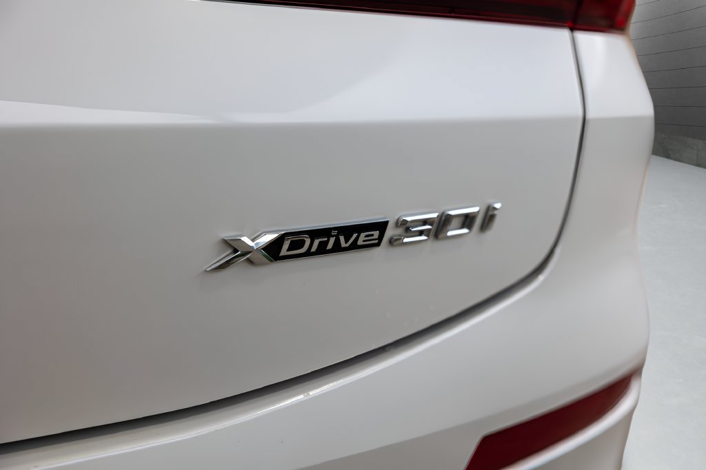 Used 2024 BMW X4 xDrive30i AWD/4WD image 17