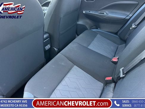 Used 2025 Nissan Versa SV FWD image 15