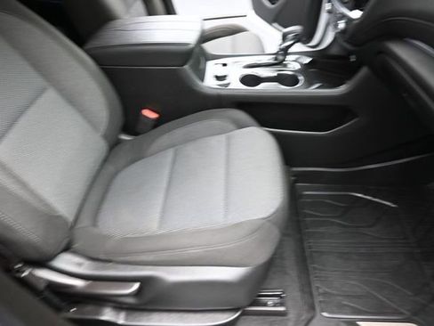Used 2023 Chevrolet Traverse LT FWD image 28