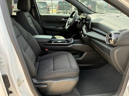 Used 2025 Chevrolet Equinox LT FWD image 31