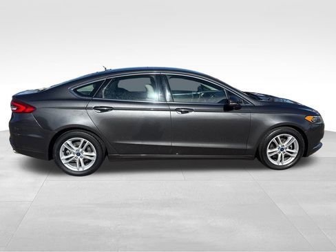 Used 2018 Ford Fusion SE image 7