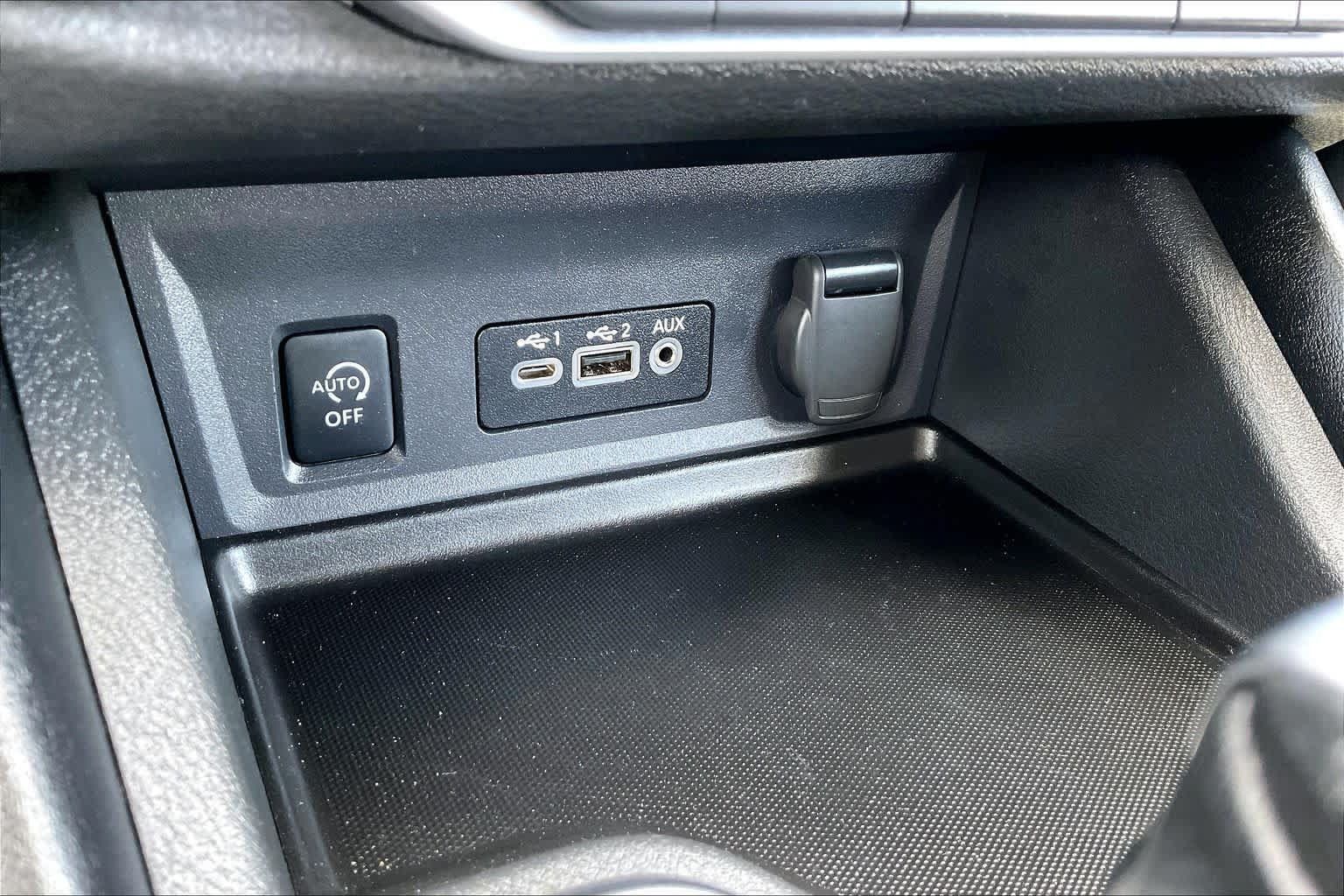 Used 2025 Nissan Sentra SR w/ SR Premium Package FWD image 32