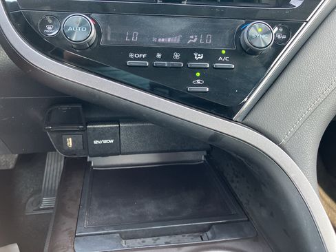Used 2023 Toyota Camry SE w/ Cold Weather Package AWD/4WD image 19