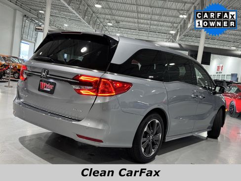 Used 2023 Honda Odyssey Elite image 3