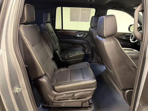 Used 2024 Chevrolet Suburban Premier RWD image 29