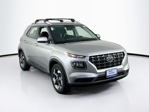 Used 2023 Hyundai Venue SEL FWD image 3