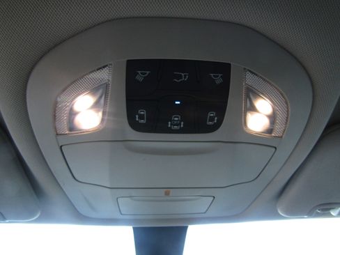 Used 2022 Chrysler Voyager LX image 20