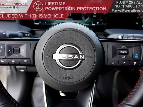 Used 2025 Nissan Kicks SR image 12